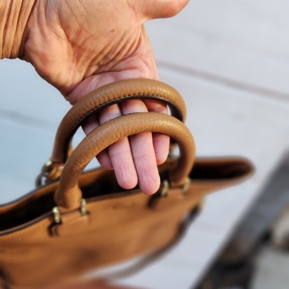 Tory BurchWomen's Brown Robinson Pebbled Fold-Over Messenger - Picture 14 of 14